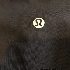 Lululemon crop with detailing. Size 10